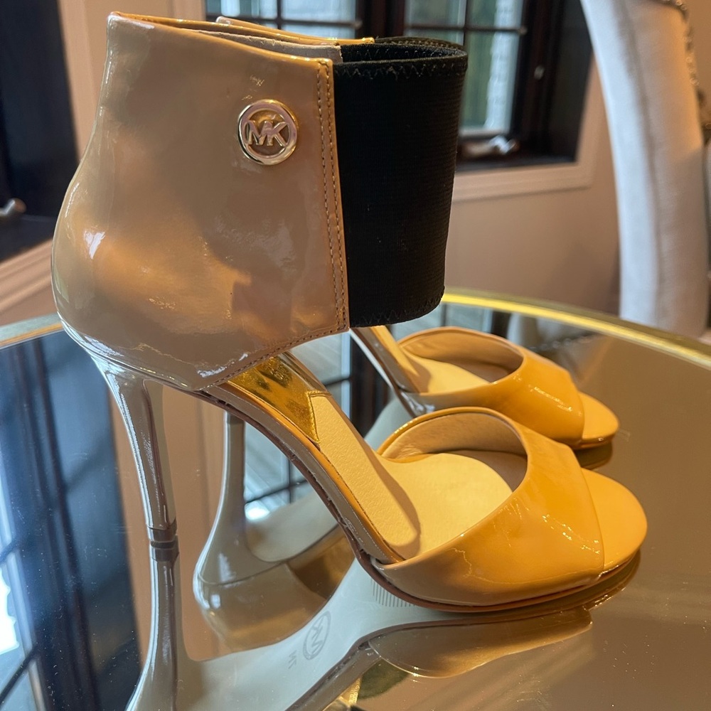 Michael Kors Beige and Black Women's Heels